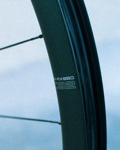 Roda Traseira SHIMANO GRX WH-RX880 700c Tubeless Ready (Center Lock)