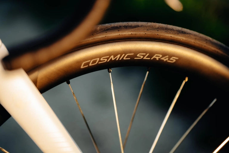 Par de Rodas MAVIC COSMIC SLR 45 Tubeless Ready (Center Lock) Prateado