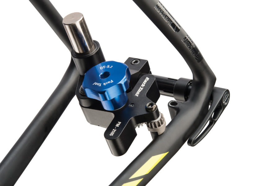 Park Tool DT-5.2 a facear um suporte Flat Mount traseiro