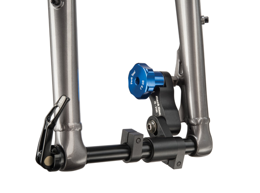 Park Tool DT-5.2 montado para facear um suporte IS Mount numa forqueta de fatbike