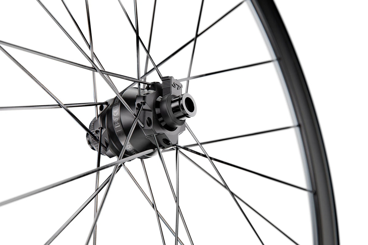 Roda Dianteira DT SWSISS G 1800 SPLINE 20 DISC Tubeless Ready (Center Lock) Dínamo