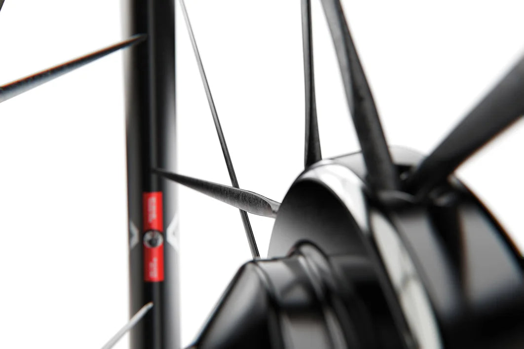 Roda dianteira DT SWISS ARC 1100 DICUT WTS 38 Tubeless Ready (Center Lock)
