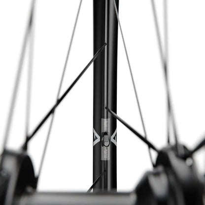 Roda Dianteira DT SWISS ARC 1400 DICUT 55 Tubeless Ready (Center Lock)
