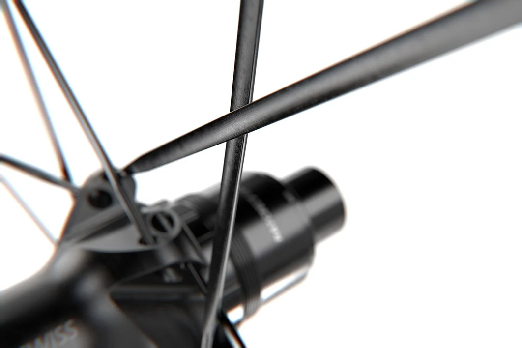 Roda traseira DT SWISS P 1800 SPLINE 23 DIC Tubeless Ready (Center Lock)