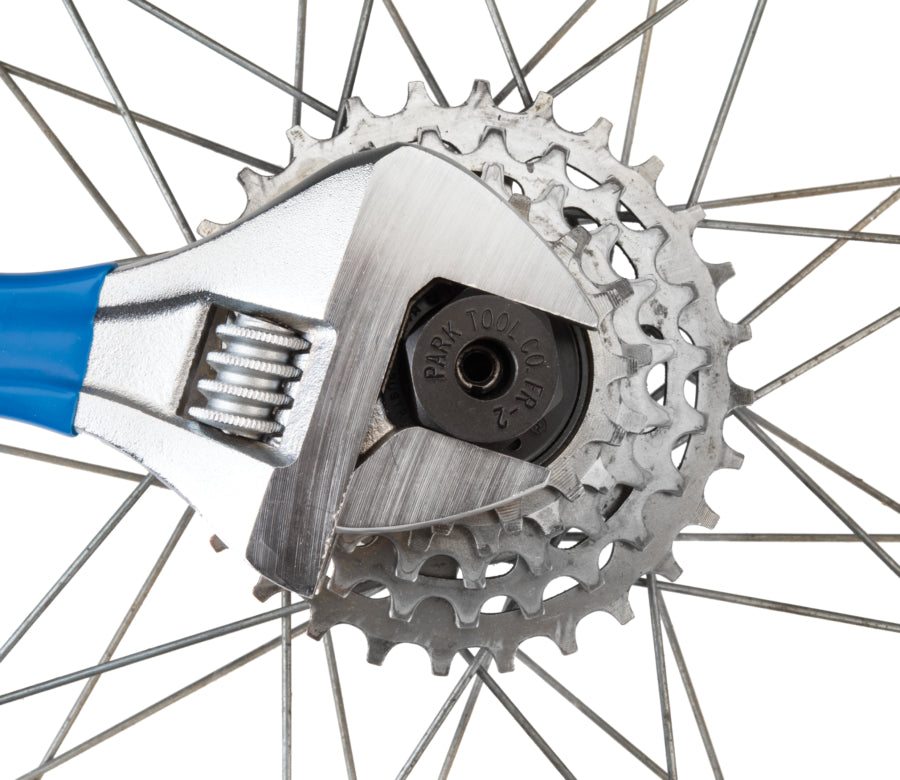 Park Tool FR-2 acionado com uma chave inglesa