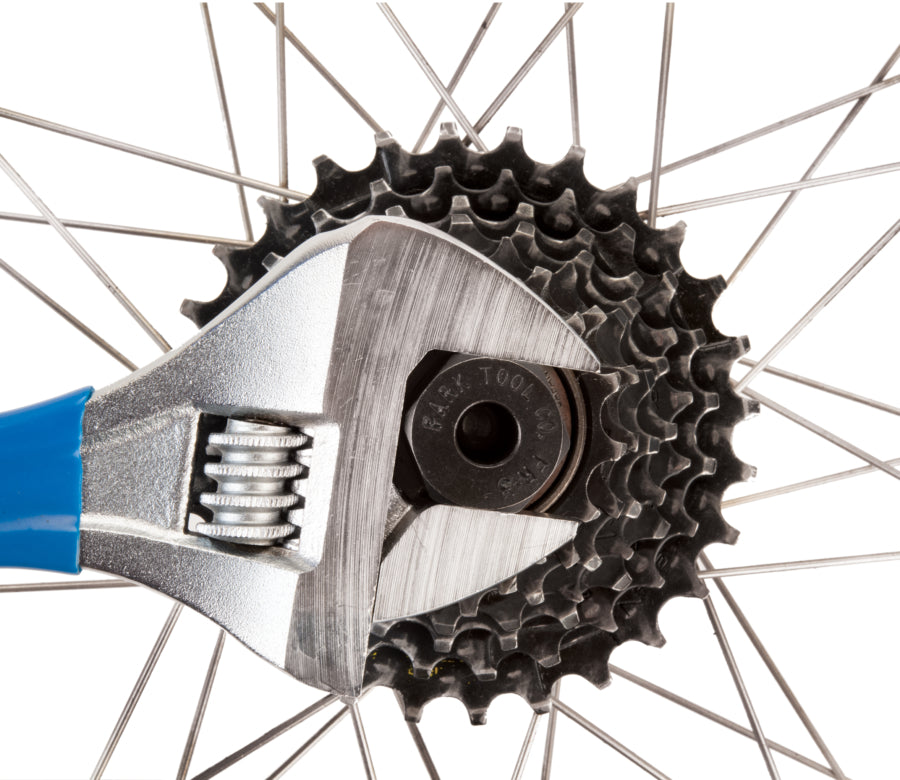 Park Tool FR-3 acionado com uma chave ajustável