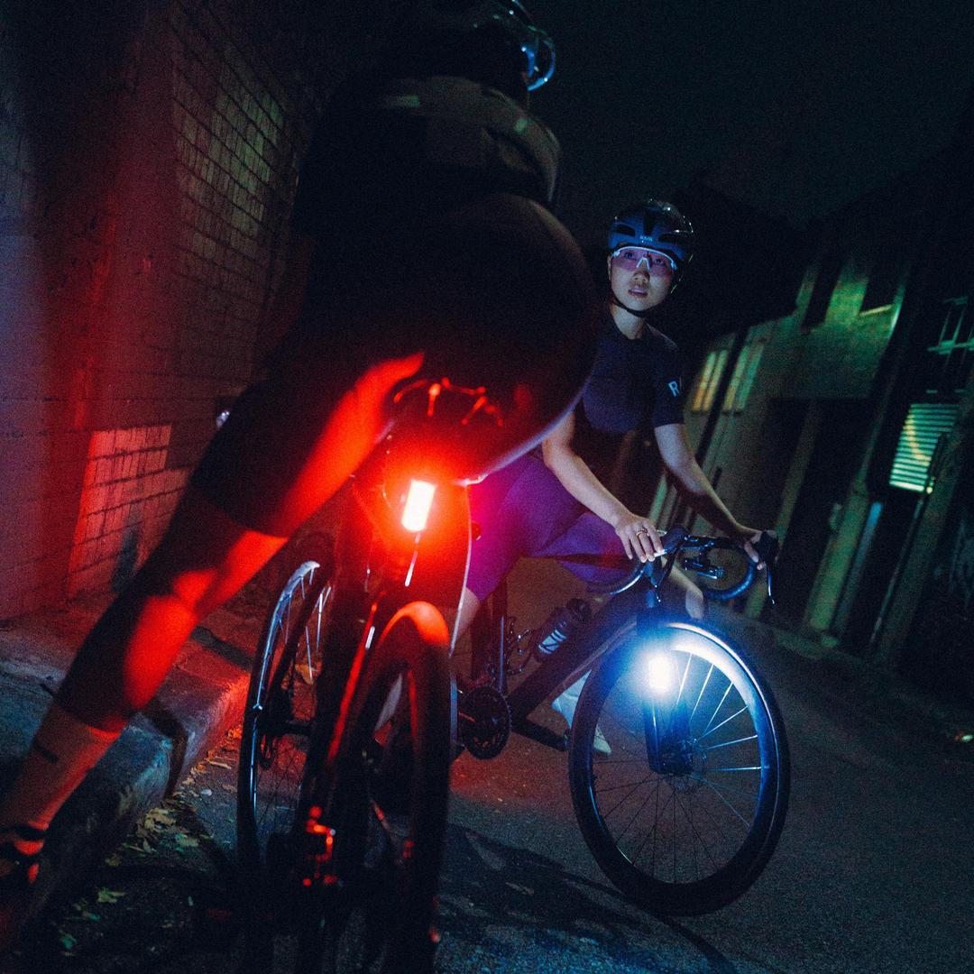Conjunto Knog Cobber Reflex Twinpack, luzes dianteira e traseira na bicicleta