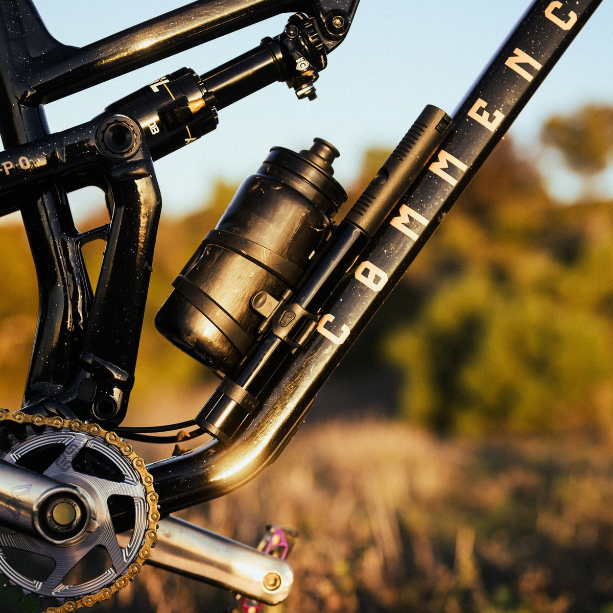 KLIC HV com manómetro + PLUG TOOL montada na bicicleta
