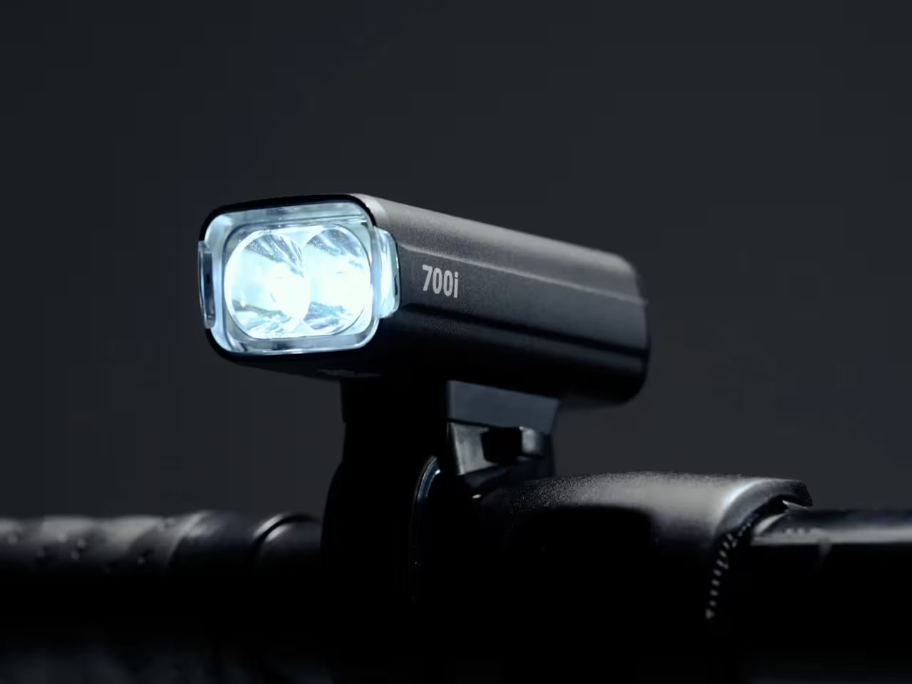 Luz Dianteira BBB NANOSTRIKE 700i Preta