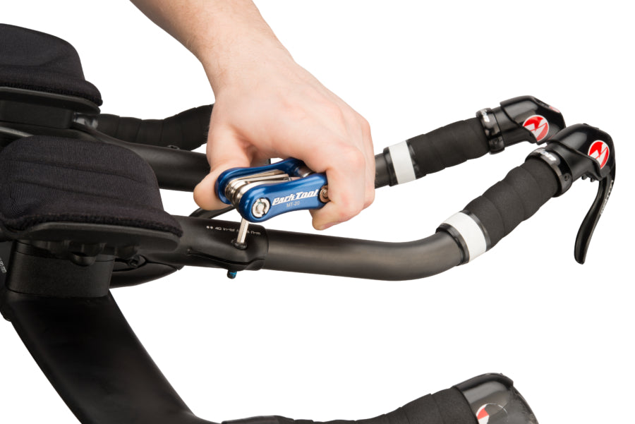 Park Tool MT-20 utilizada para ajustar um guiador aerodinâmico