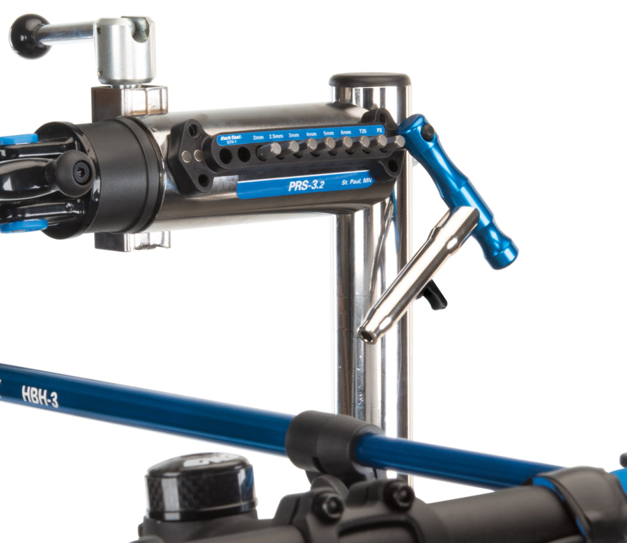 Park Tool QTH-1 montada num suporte de reparação de oficina