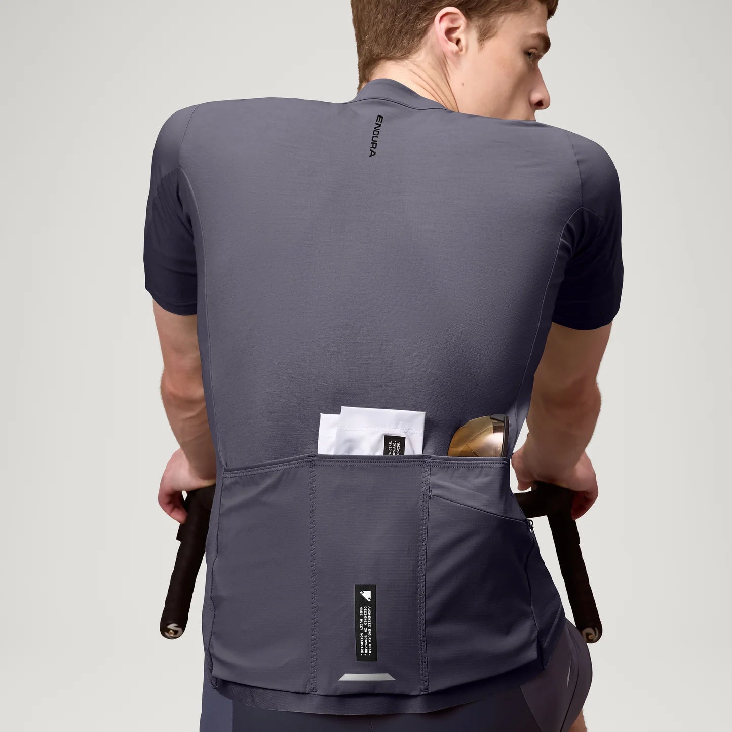 ENDURA ALLTRACK RIDE Camisola de manga curta em carbono com sementes antigas