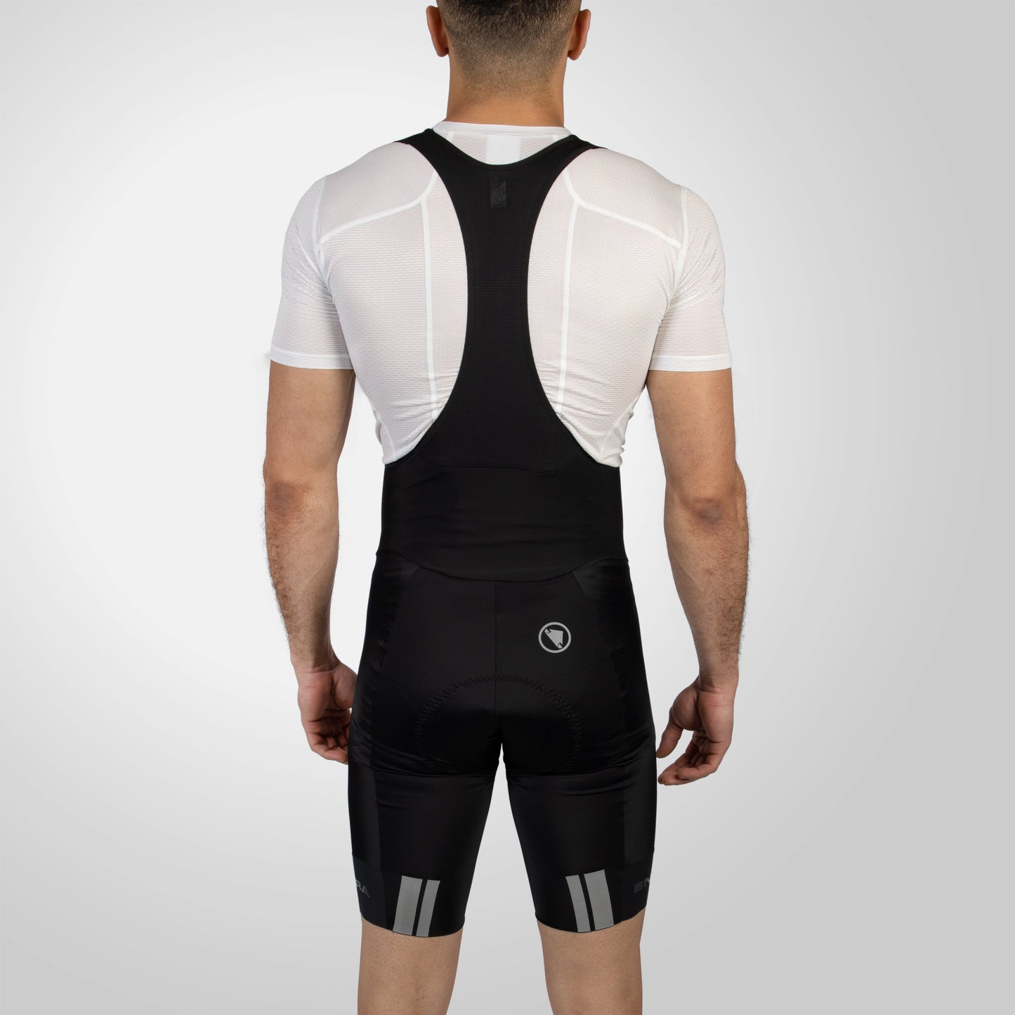 Shorts curtos com tiras pretas de endura fs260