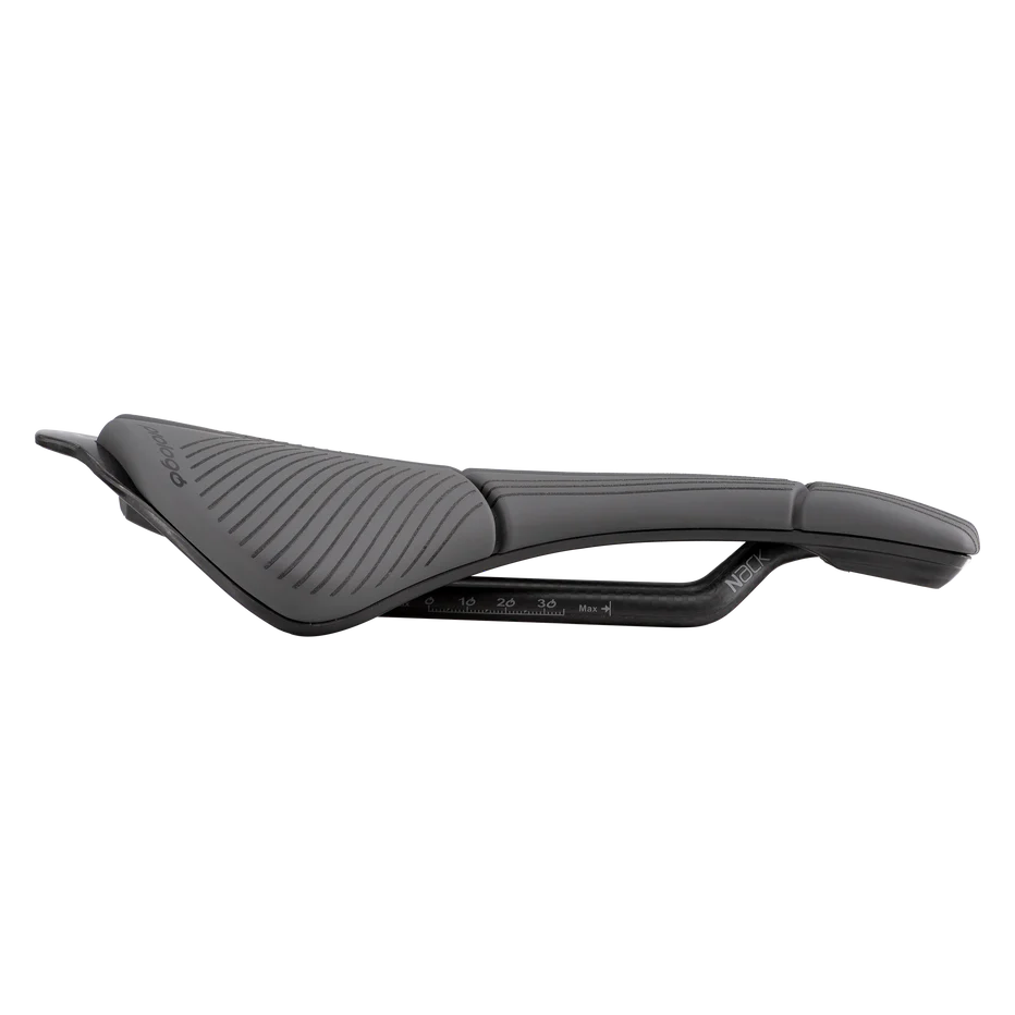 PROLOGO SCRATCH M5 PAS AGX Selim 147mm Trilhos pretos Preto