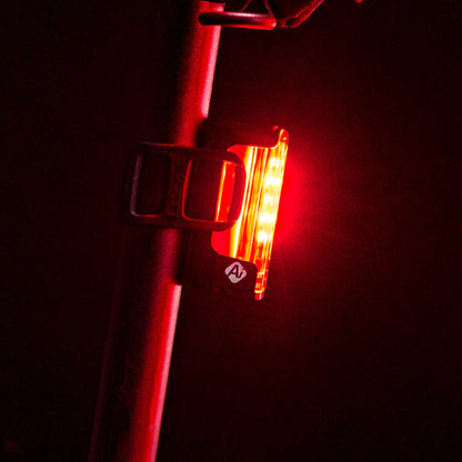 Farol Traseiro LEZYNE STRIP PRO Ai ALERT 400+
