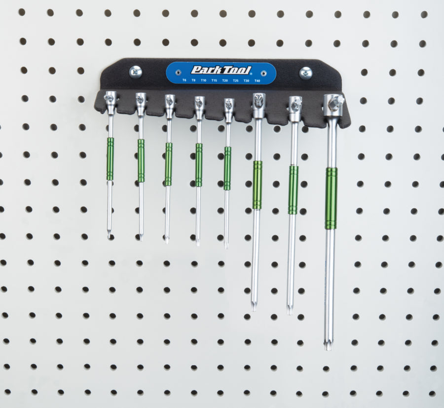 Suporte de parede Park Tool THT-1 fixado num painel perfurado