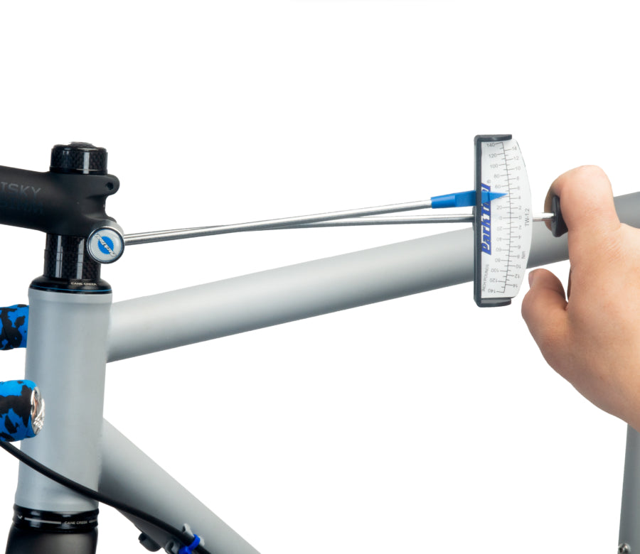 Park Tool TW-1.2 a apertar um parafuso do avanço