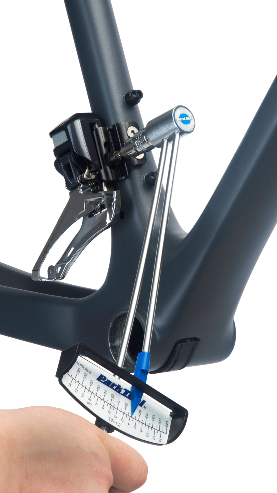 Park Tool TW-1.2 a apertar um parafuso do desviador dianteiro