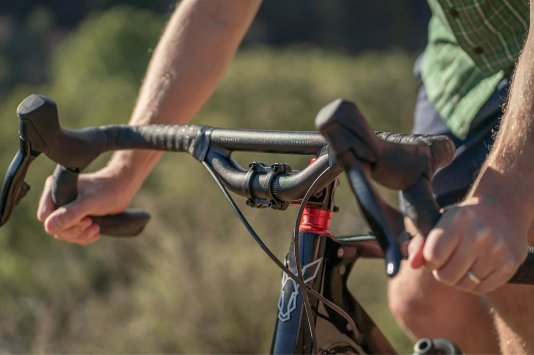Guiador Gravel REDSHIFT Top Shelf com inclinação de 10°, alargamento e elevação de 70 mm
