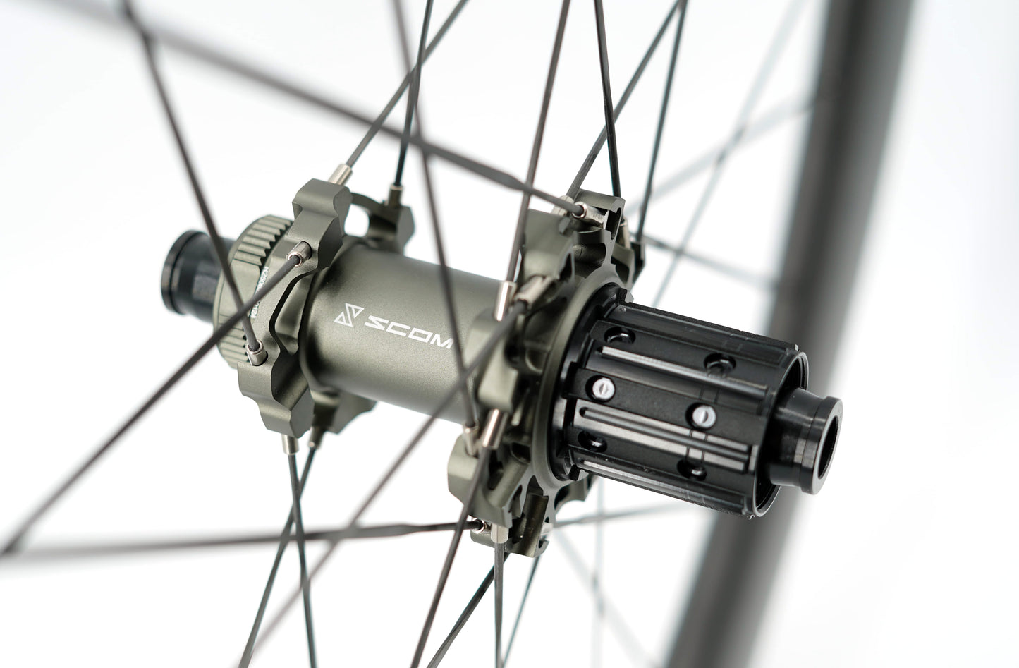 Par de rodas SCOM ULTRA 62+ Tubeless Ready (bloqueio central)