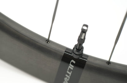 Par de Rodas SCOM ULTRA 62+ Tubeless Ready (Center Lock)