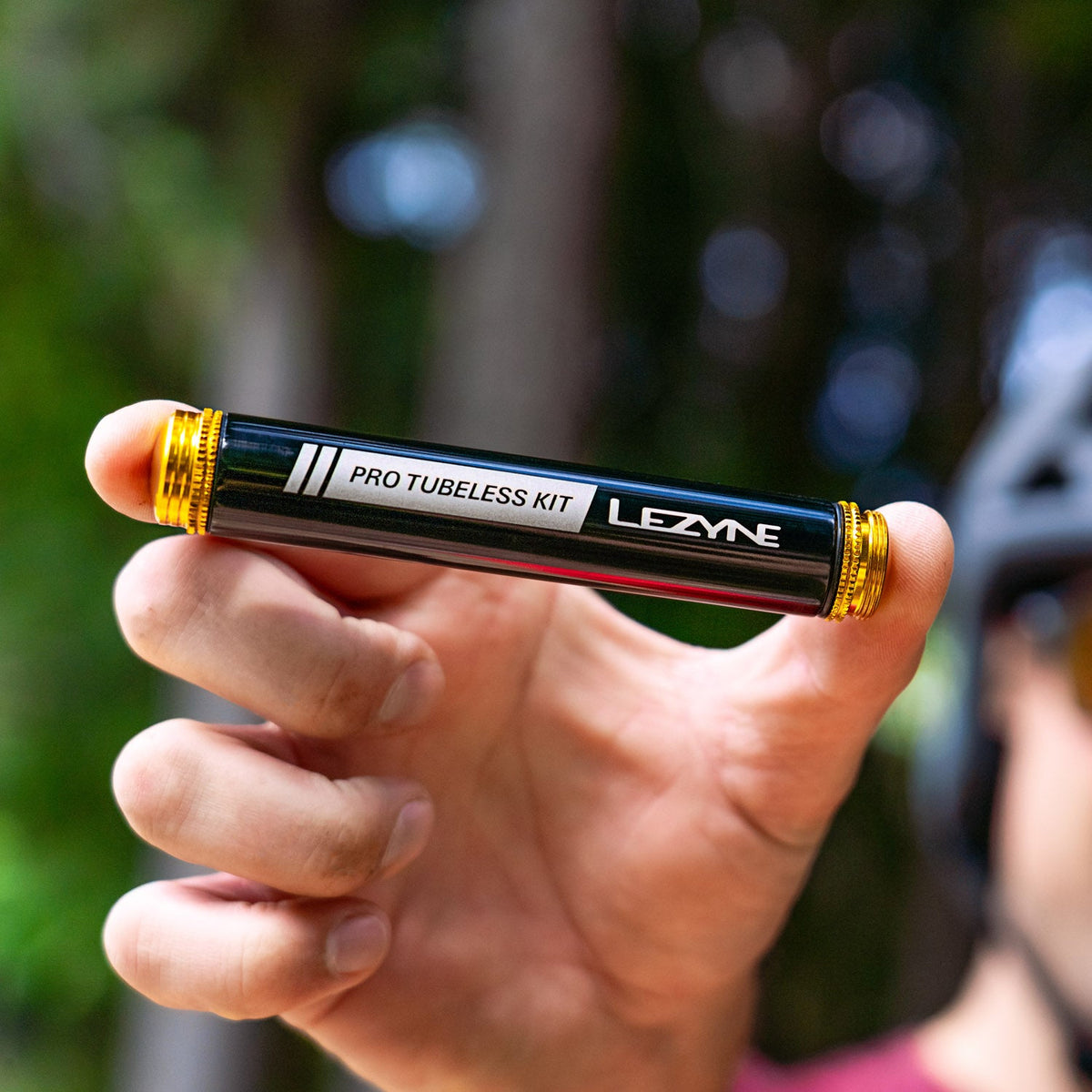 Kit de reparação tubeless LEZYNE PRO Loaded preto com cartucho de CO2 de 20 g