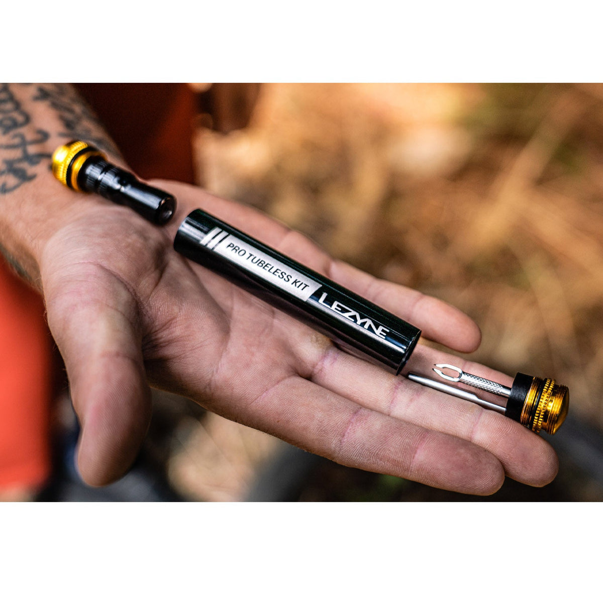Kit de reparação tubeless LEZYNE PRO Loaded preto com cartucho de CO2 de 20 g