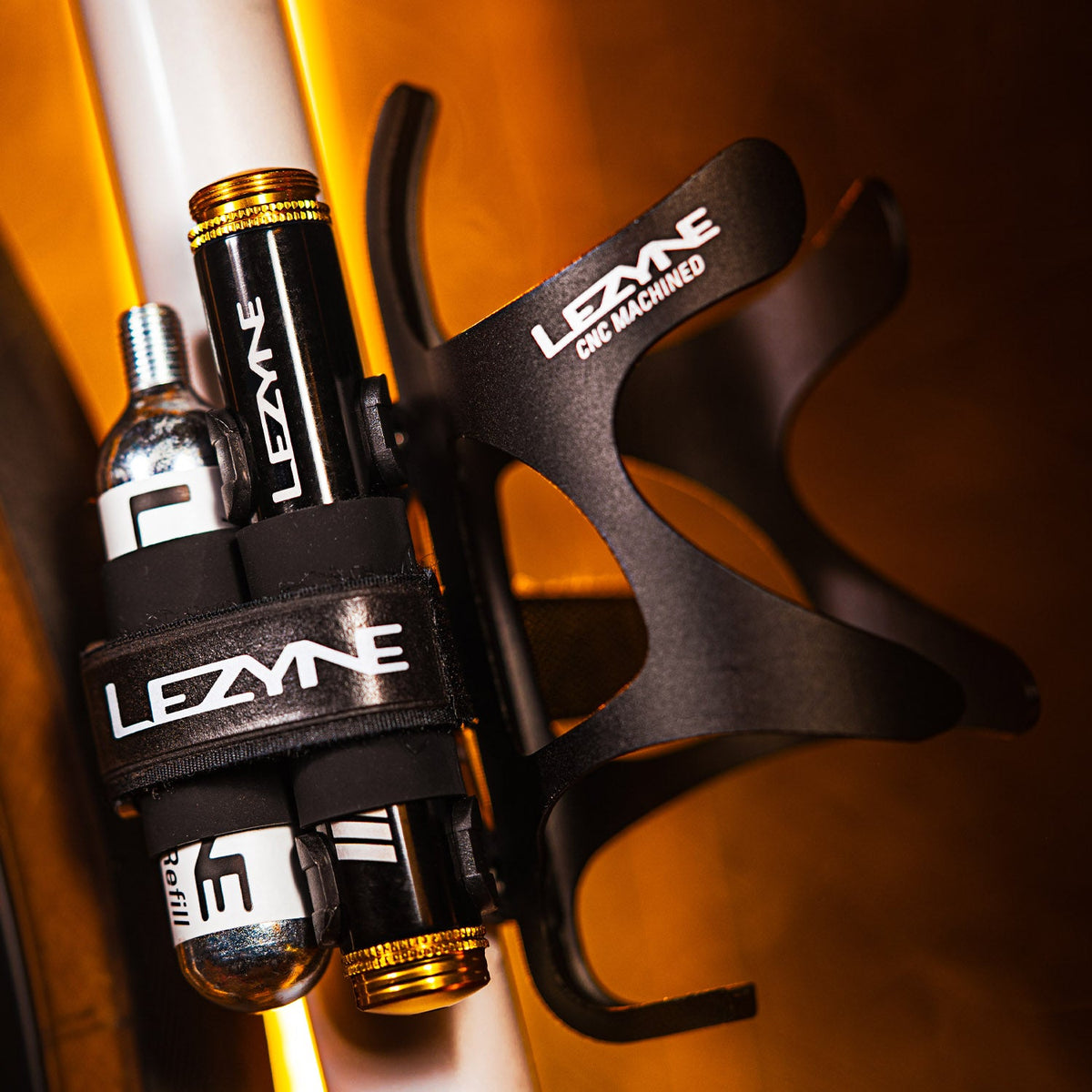 Kit de reparação tubeless LEZYNE PRO Loaded preto com cartucho de CO2 de 20 g