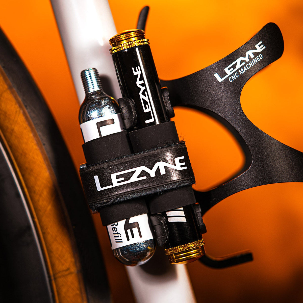 Kit de reparação tubeless LEZYNE PRO Loaded preto com cartucho de CO2 de 20 g