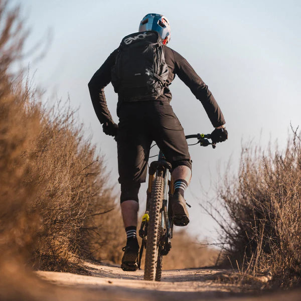 Mochila com Dorsal EVOC FR TRAIL E-RIDE MACASKILL 20L