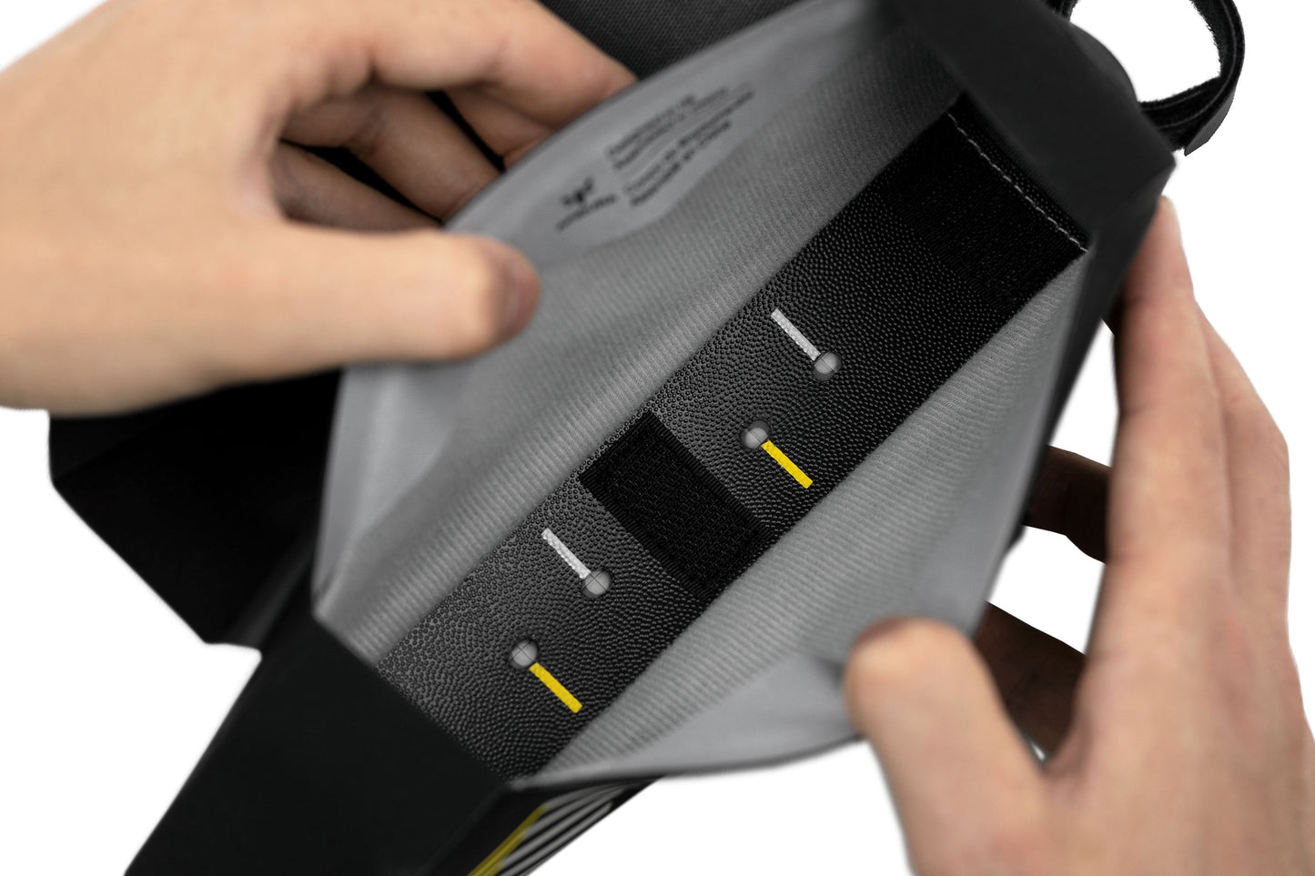 Saco de armação APIDURA RACING BOLT-ON TOP TUBE PACK 1 L Preto