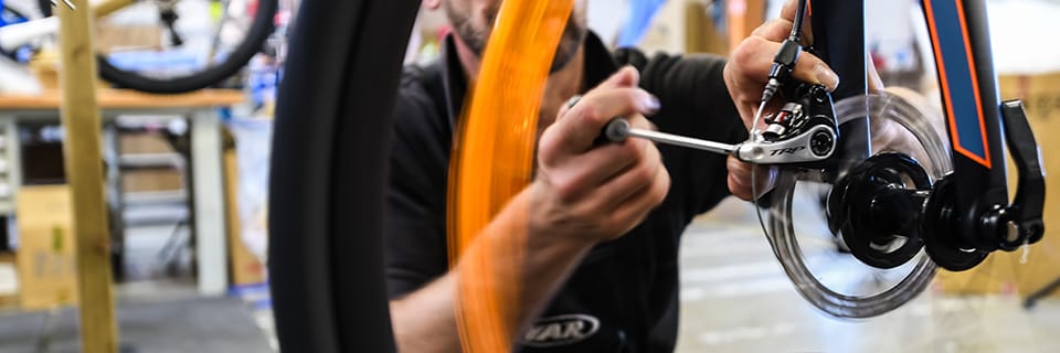 Como é que se amaciam os discos ou os calços das bicicletas de montanha?