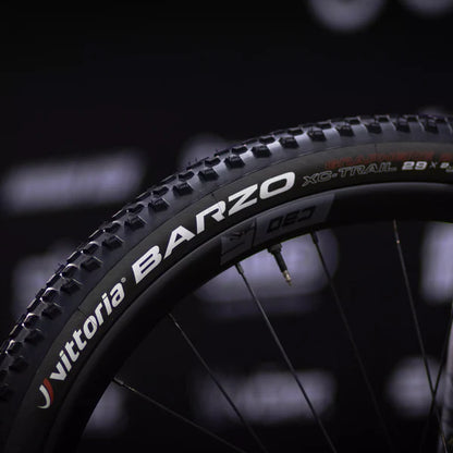 Pneu VITTORIA BARZO XC TRAIL 26x2.10 4C Graphene 2.0 Flexível Preto/Cinzento