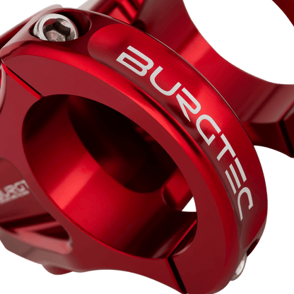 Avanço BURGTEC ENDURO MK3 vermelho — detalhe do aperto do guiador