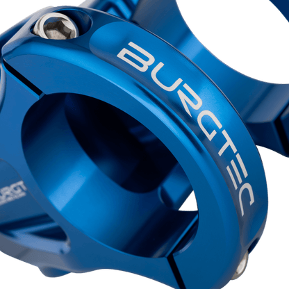 Avanço BURGTEC ENDURO MK3 azul — detalhe do aperto do guiador