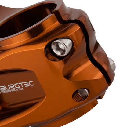 Avanço BURGTEC ENDURO MK3 bronze — detalhe do aperto do tubo de direção