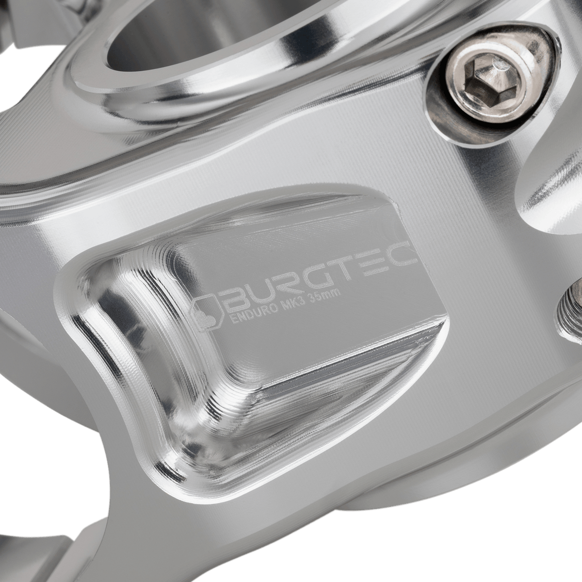 Avanço BURGTEC ENDURO MK3 prateado — detalhe do corpo maquinado