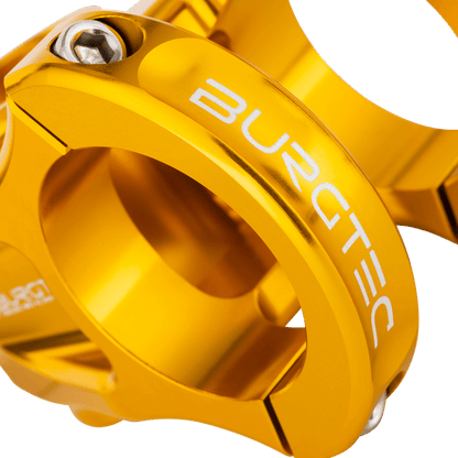 Avanço BURGTEC ENDURO MK3 dourado — detalhe do aperto do guiador