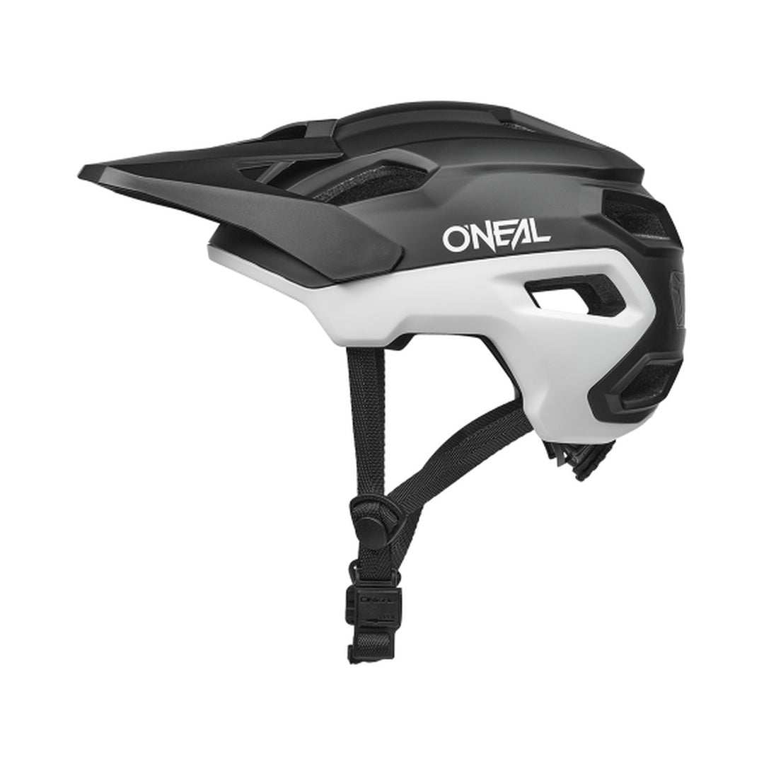 Capacete de BTT O'NEAL TRAILFINDER EVO SOLID preto/branco 2026 — vista do produto
