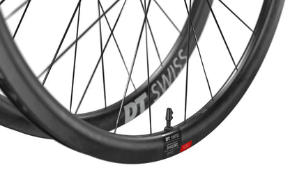 Roda Traseira DT SWISS ERC 1100 DICUT 45 DISC Tubeless Ready (Center Lock)