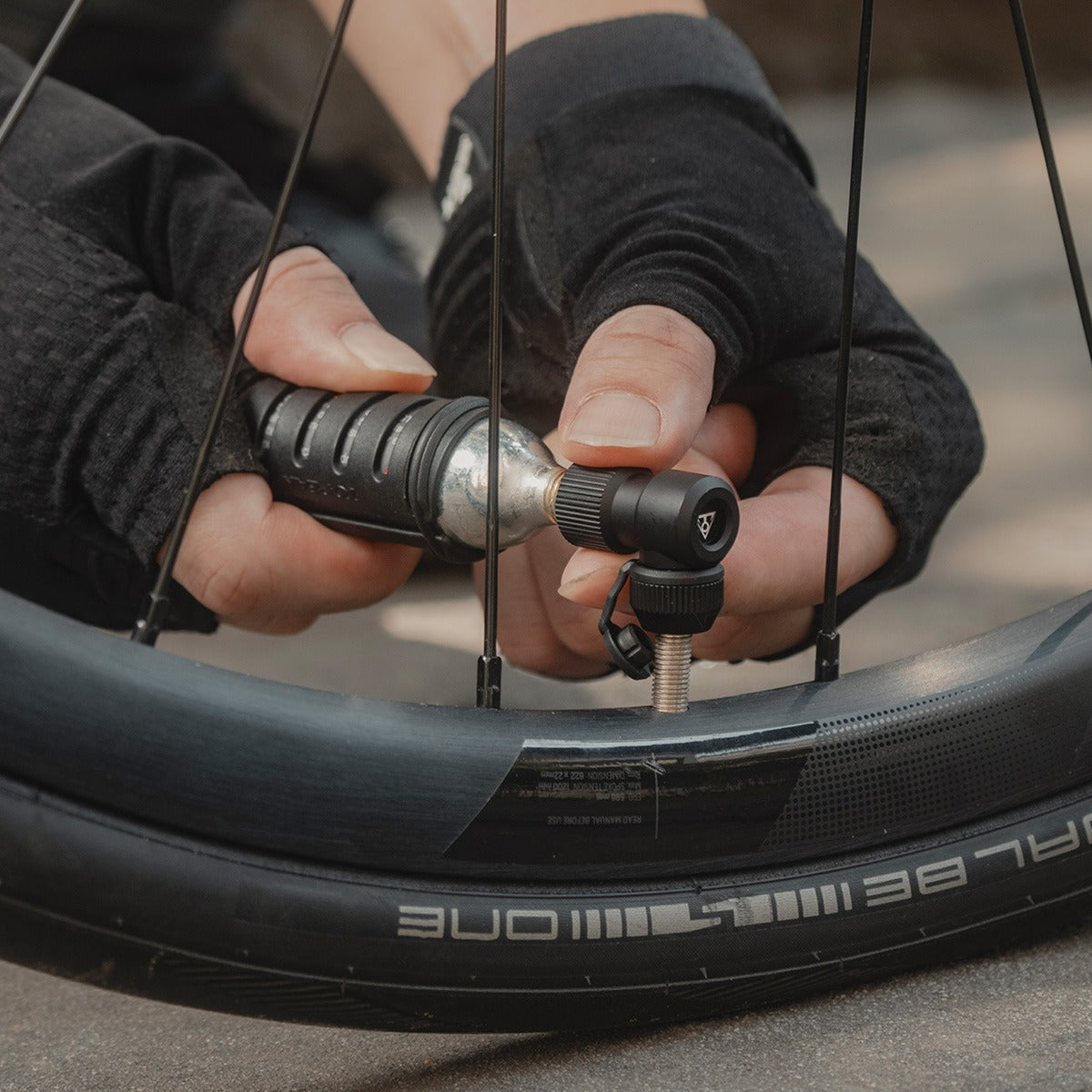 TOPEAK NANO AIRBOOSTER L Tampa de percussão de CO2 + cartucho de CO2 roscado de 16 g (x1)