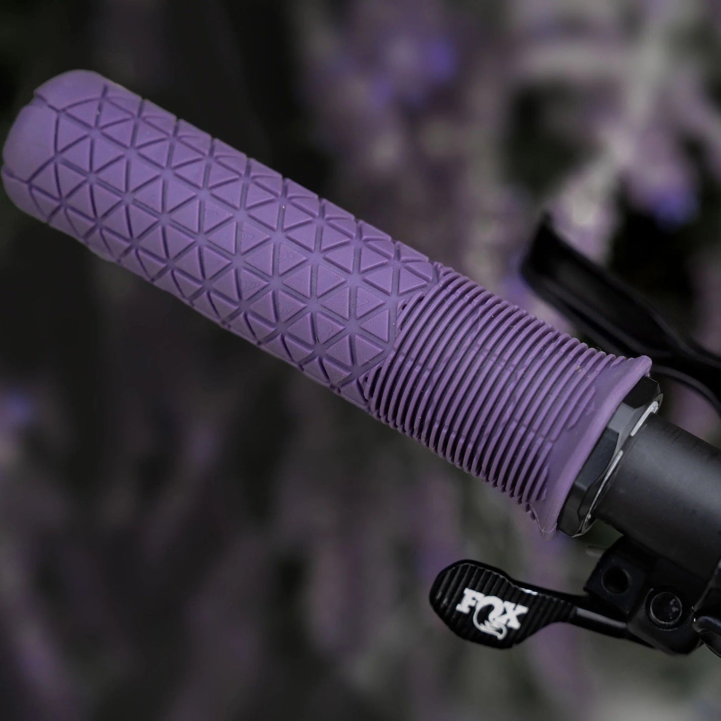 Punhos ENVE FRACTAL Lock-On Trail Violet