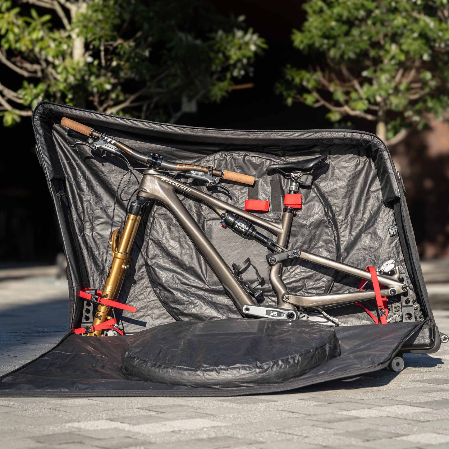 Mala de transporte EVOC BIKE BAG PRO para bicicletas de montanha