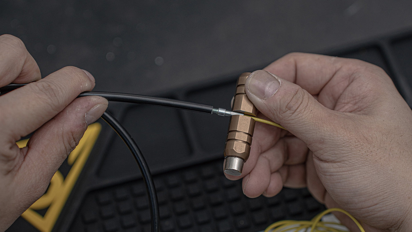 Ferramenta magnética para cabos TOPEAK