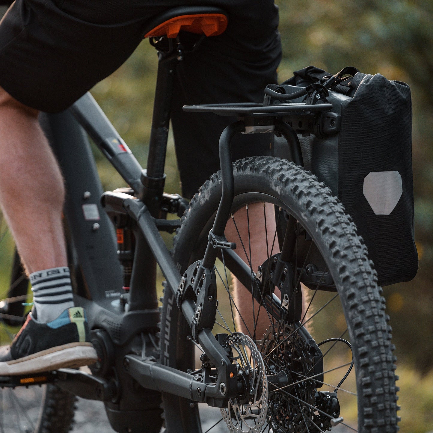 Porta-bagagens traseiro com suporte universal para as malas AEROE Spider