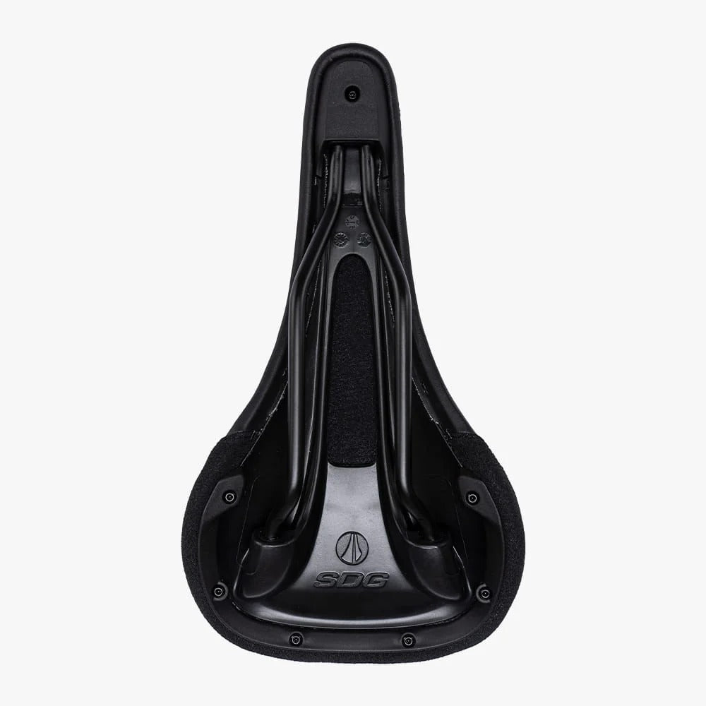 Selim SDG BEL-AIR V3 MAX com carris Lux-Alloy preto/dourado e pespontos
