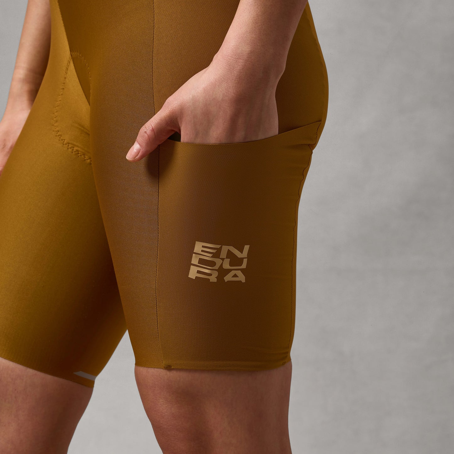 Calções curtos com babete ENDURA ALLTRACK RIDE Bronze para mulher