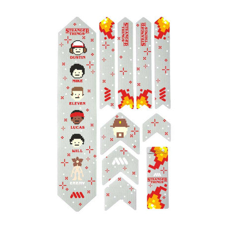 ALL MOUNTAIN STYLE EXTRA Protetor de moldura Stranger Things 8bit Transparente