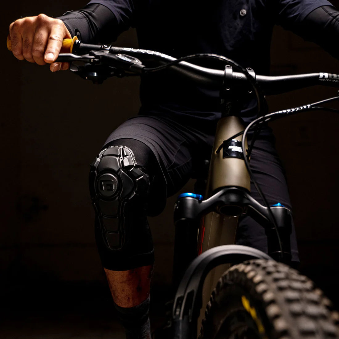 Joelheiras G-FORM PRO-X3 Preto Mate