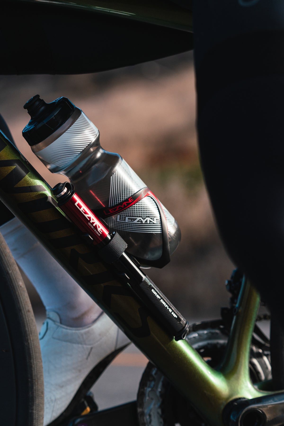Porta-bidão LEZYNE CARBON TEAM Preto/Vermelho